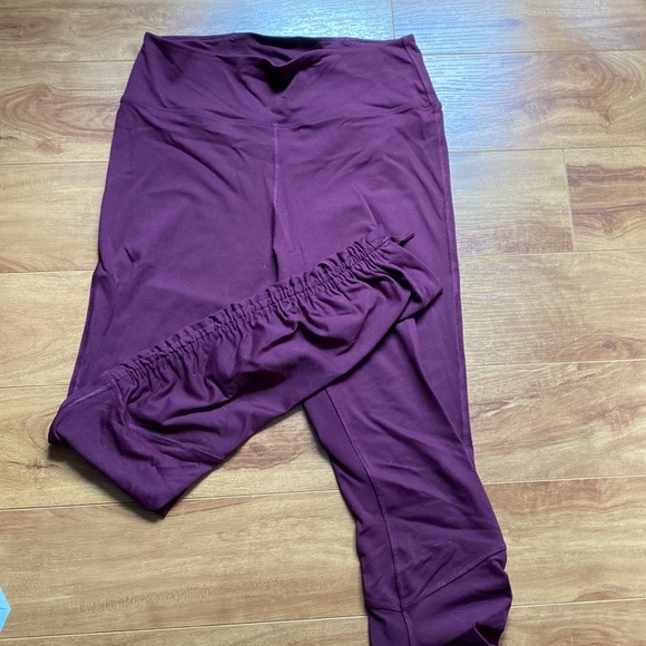 Like New VS Pink Ultimate Ruched tights size Medium - Picture 2 of 4